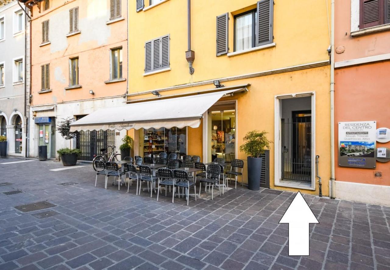 Ferienwohnung DesenzanoLoft Yellow Self Check-In Desenzano del Garda Exterior foto