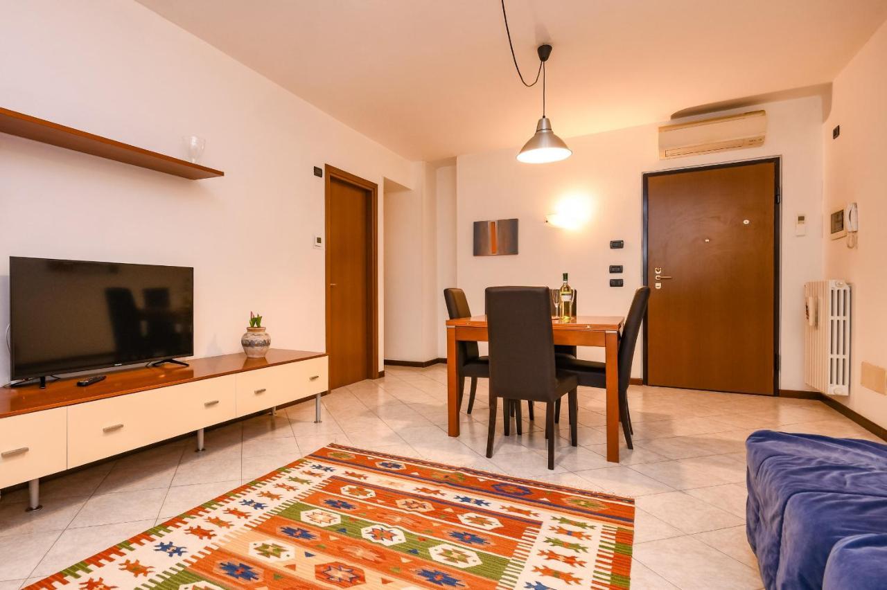 Ferienwohnung DesenzanoLoft Yellow Self Check-In Desenzano del Garda Exterior foto